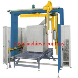 AUTOMATIC STRETCH WRAPPING MACHINE WITH ROTATING ARM